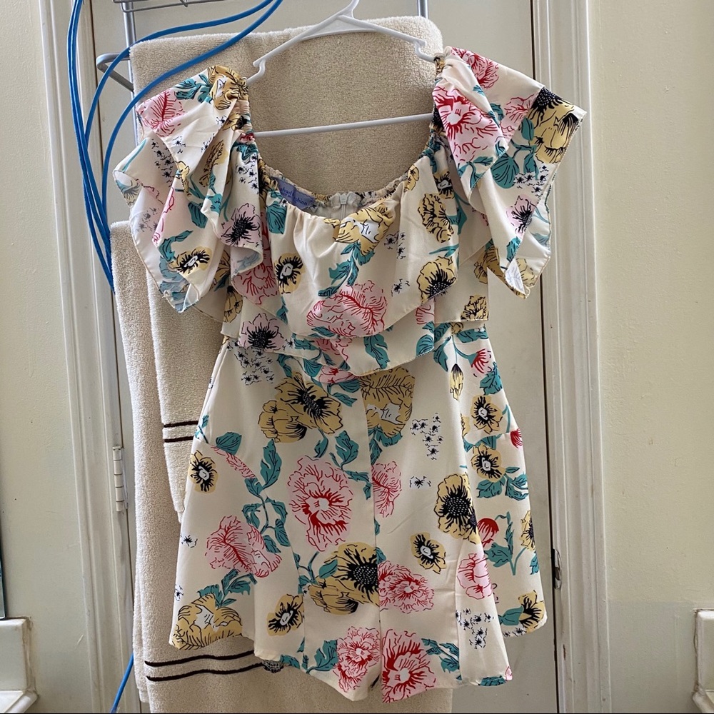 Floral rompers - Picture 2 of 3